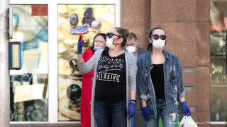 Вирус может оседать на верхней одежде - санврач Алматы