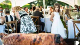 "Поросенка жалко". 20 свадебных фото, снятых без постановки