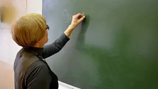 "Телефон, шпаргалка, өзгенің төлқұжатымен кірген". Қазақстанда мұғалімдер біліктілік тестін тапсырып жатыр