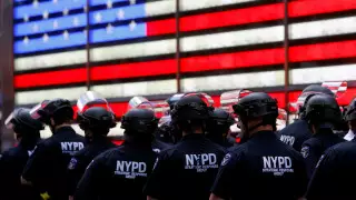 Полицейских отравили отбеливателем в США