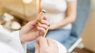 Недоверие к вакцинам пошло после закупа некачественных препаратов - депутат