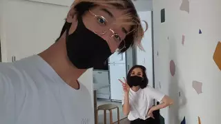 "Были в одинаковых нарядах". Необычная история любви на карантине