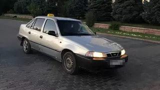 Таксист заехал на площадь перед акиматом в Таразе