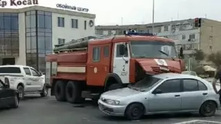 Пожарная машина столкнулась с авто в Актау