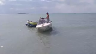 12-летнего мальчика на матрасе ветром унесло в озеро Алаколь