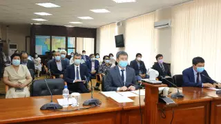Аким Актюбинской области встретился с главврачами медучреждений