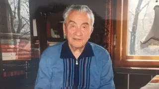 Изображение Кунаева с его цитатой появилось на "доме-призраке"