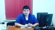 Хирург, уволенный за ролик с перчатками, нашел работу