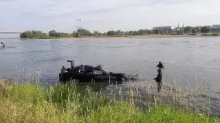 BMW вылетел в реку в Семее: водитель не смог покинуть авто