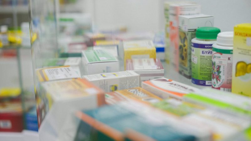 Работники частных клиник и аптек незаконно продавали лекарства - МВД