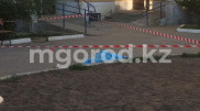 Тело мужчины обнаружили во дворе многоэтажки в Уральске