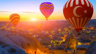 Долина воздушных шаров, подземных городов и розовых скульптур. Чем привлекает туристов Каппадокия