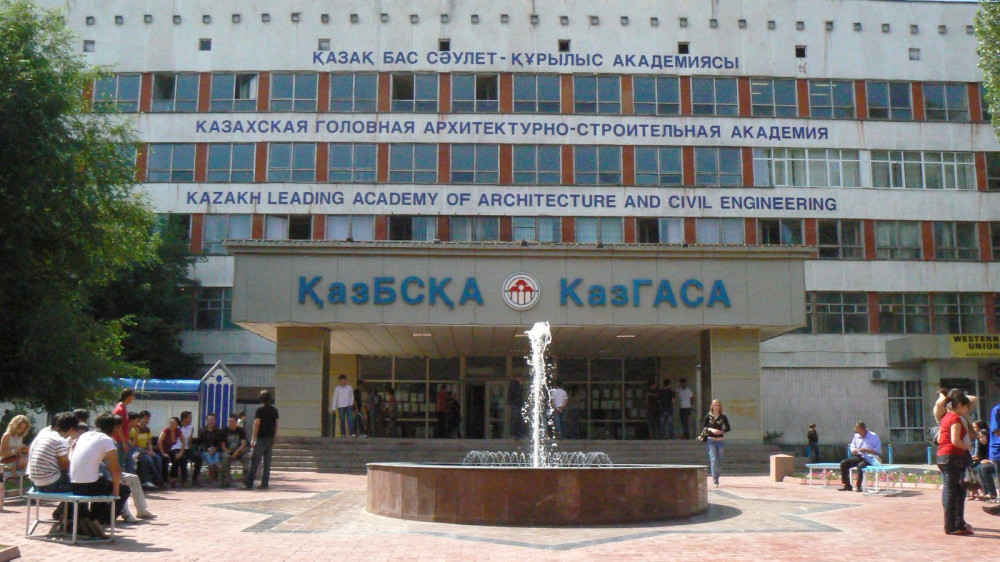 Студенты алматинского вуза пожаловались на условия оплаты