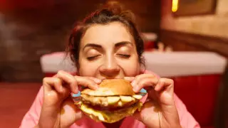 Продукты, которые спасут от неуправляемого голода, назвали диетологи