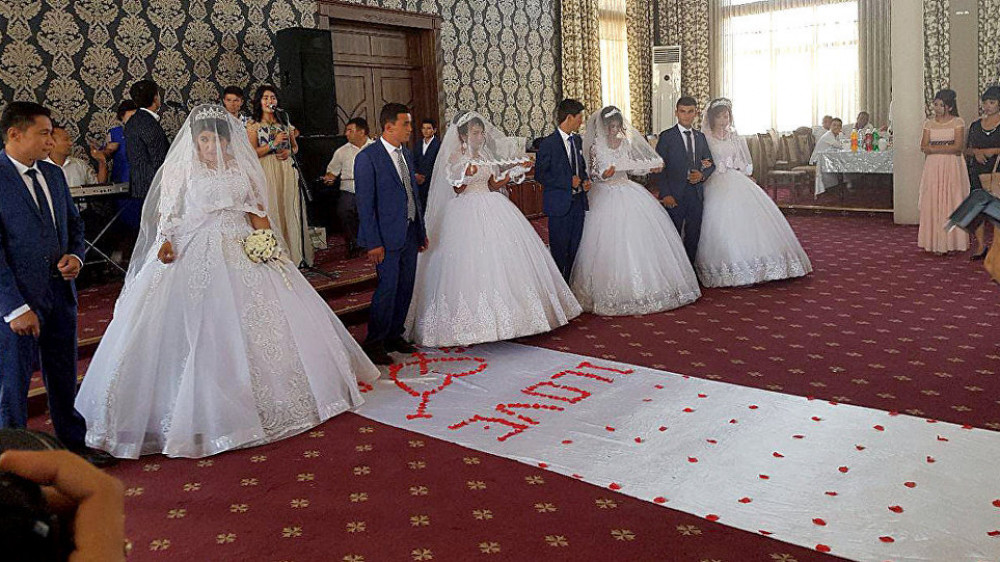 Более 100 гостей заразились коронавирусом на четырех узбекских свадьбах