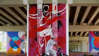 Необычное арт-пространство появилось под столичным мостом