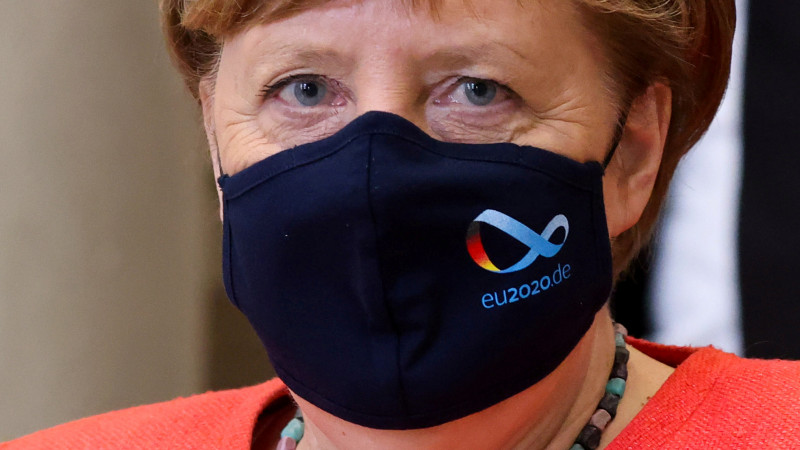 Ангела Меркель в защитной маске. © Reuters