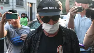 "Заплачу все деньги": Разговор Ефремова с полицейским после ДТП попал на видео