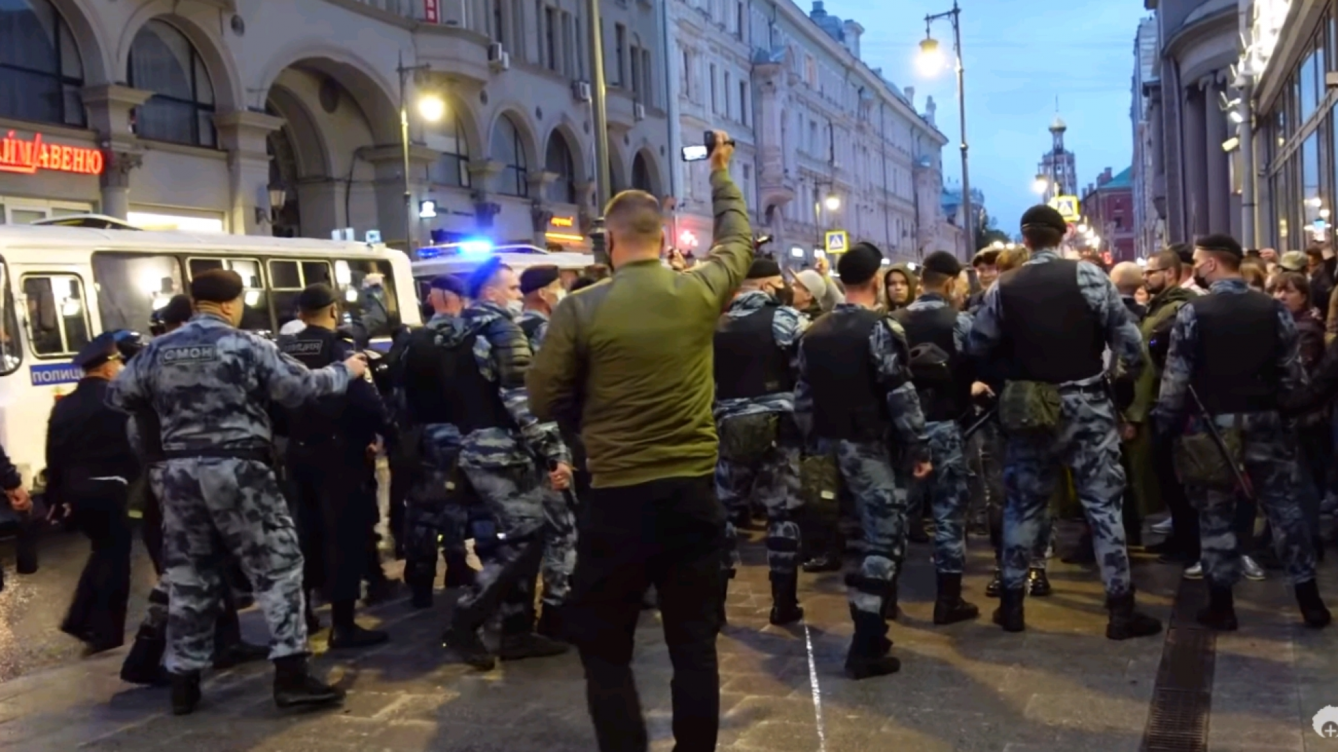 Задержание митингующих в Москве. Люди в центре Москвы.