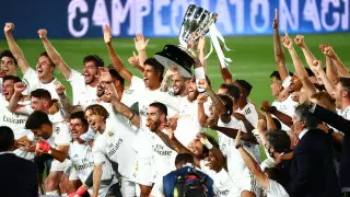 "Реал" оформил чемпионство после сенсационного поражения "Барселоны"