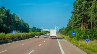 Россиянам разрешили транзит из Таджикистана через Казахстан за 1500 долларов