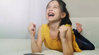 Представилась сотрудницей банка. Школьница отомстила онлайн-мошеннику