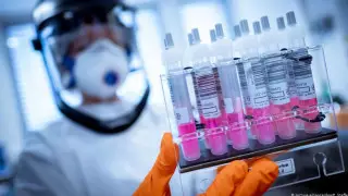 "Антидене қалыптасты". Коронавирусқа қарсы вакциналар қандай нәтиже көрсетті?