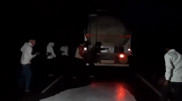 Индийские фермеры вылили на улицы тысячи литров молока