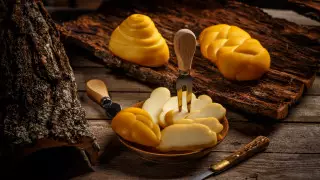 Спрятанный в гробы сыр пытался провезти через границу казахстанец