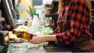 Большинство опрошенных казахстанцев отметили увеличение расходов на продукты