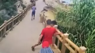 Скальная тропа в Актау пострадала от вандалов