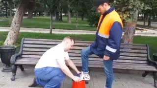 Россиянин призвал соотечественников встать на колени перед мигрантами