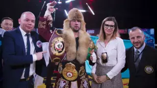 Казахстанец Айдос Ербосынулы защитил титулы от WBC, WBA и WBO