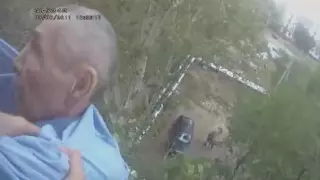 Житель Аркалыка чуть не сорвался с 5-го этажа. Его спасение попало на видео