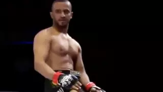 Боец ММА лишился победы из-за нападения на рефери в ОАЭ