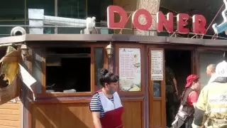 Донерная рядом с торговым комплексом горела в Алматы