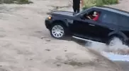Range Rover заехал в речку Большая Алматинка