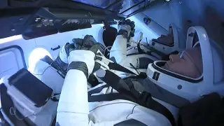 Корабль Илона Маска с людьми на борту вернулся на Землю