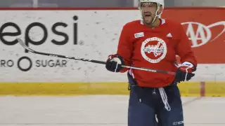 Сын Овечкина забросил 7 шайб за 5 секунд в свои неполные 2 года