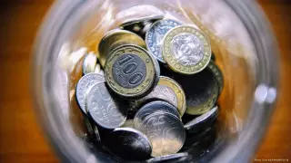 Почему слабеет тенге и каким будет курс доллара в августе, рассказали эксперты