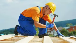 Как в Усть-Каменогорске поддерживают горожан, оставшихся без работы