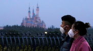 Доходы Walt Disney сократились почти наполовину