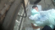 Спасение младенца из горящего дома снял видеожетон полицейского в Рудном