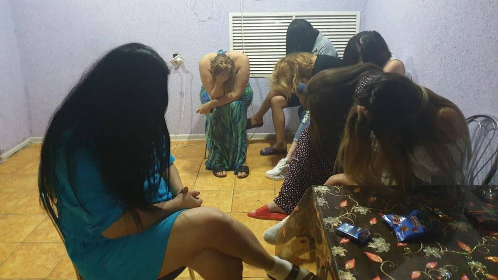 Проституток из южных регионов и Узбекистана задержали в саунах Жанаозена