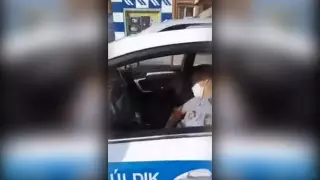 Костанаец сделал "выговор" полицейскому за сон на работе