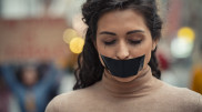 Тысячи женщин вышли на протест против домашнего насилия в Турции