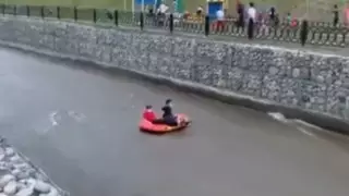 Алматинцы прокатились на лодке по реке Есентай