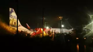 Число погибших при крушении самолета в Индии растет