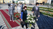 На главной площади Уральска почтили память Абая Кунанбаева