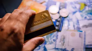 Названы зарплаты главы и сотрудников Фонда медстрахования